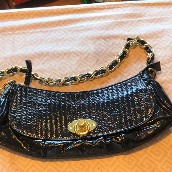 Sweet little vintage black clutch with detachable chain and flap lock - Picture 7 of 8